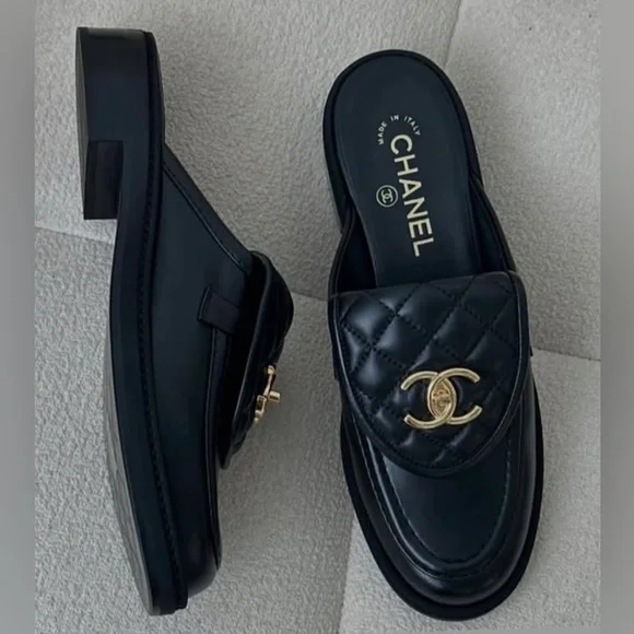 Chanel Shoes Loafers Black Quilted 25C Turnlock Mules Slides 37.5C EU NIB - Picture 3 of 11